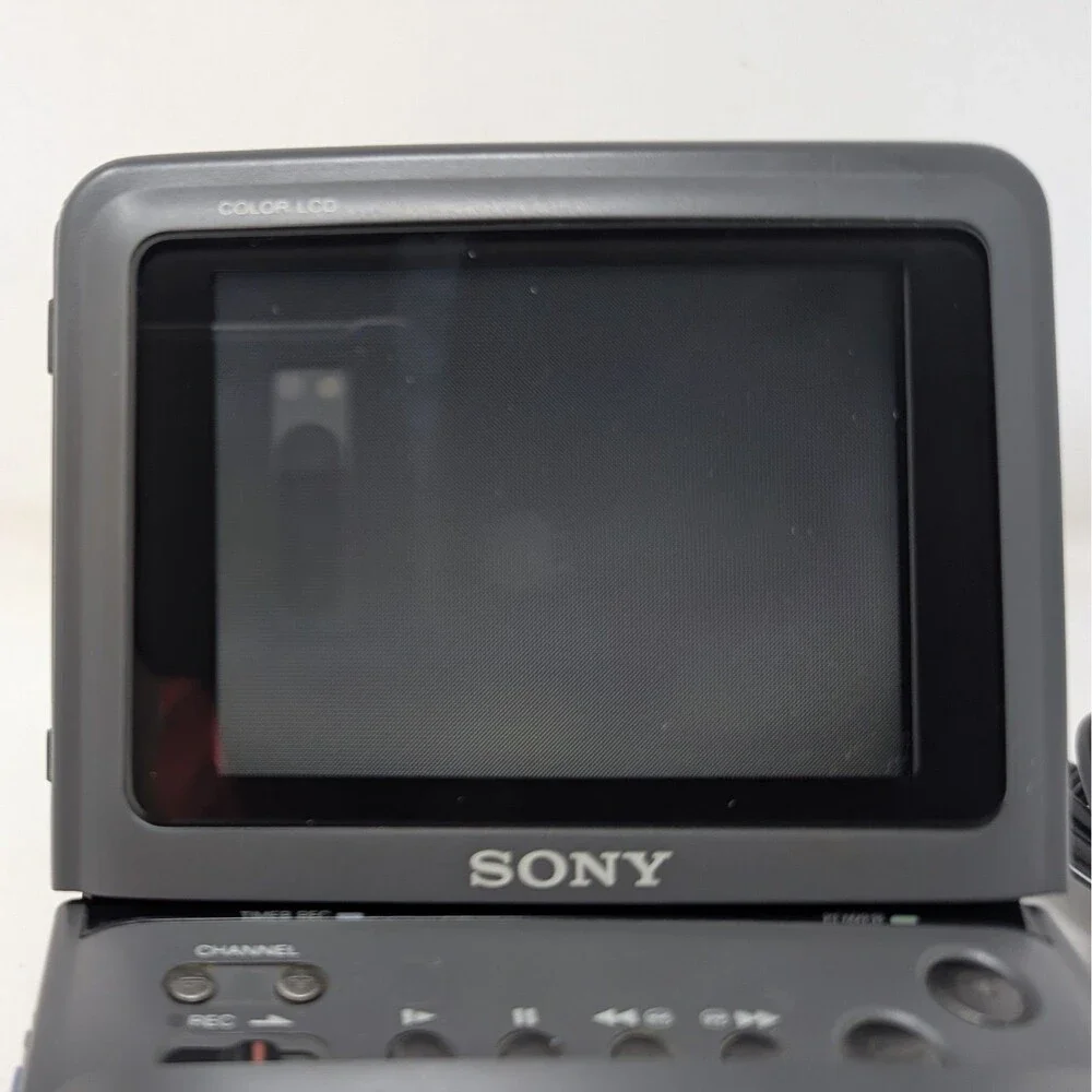 Sony GV-200 Handheld Video Walkman TV Recorder Color LCD Video8 For Parts Repair